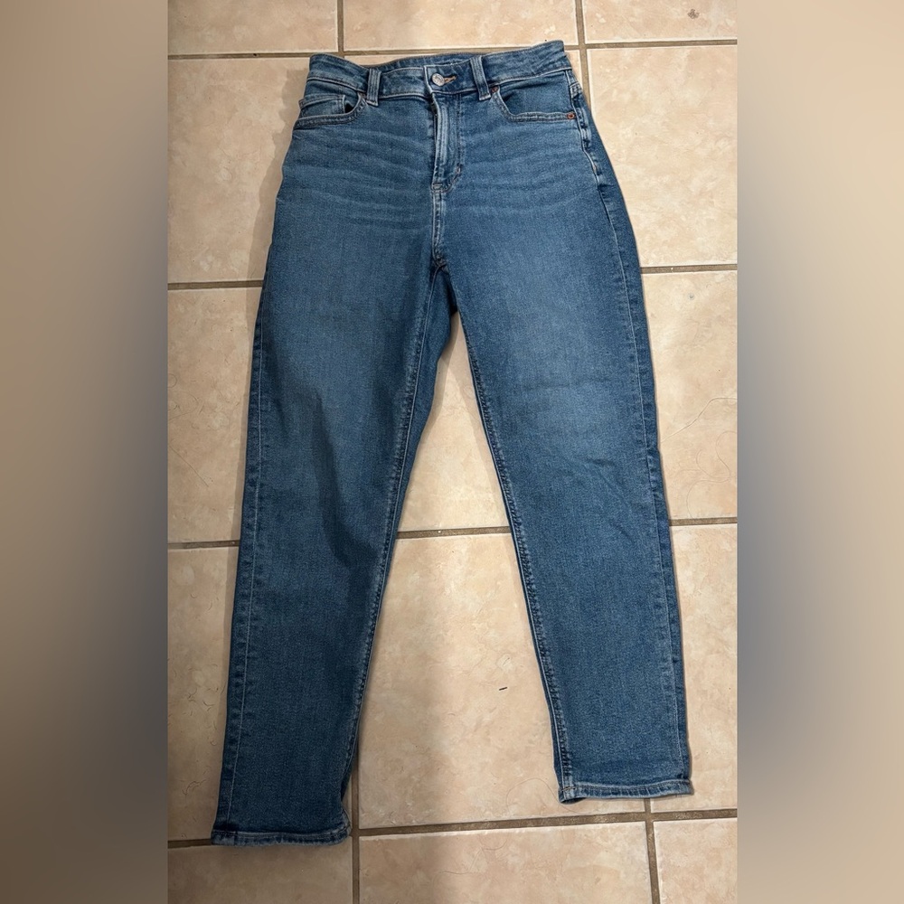 American Eagle mom Jean